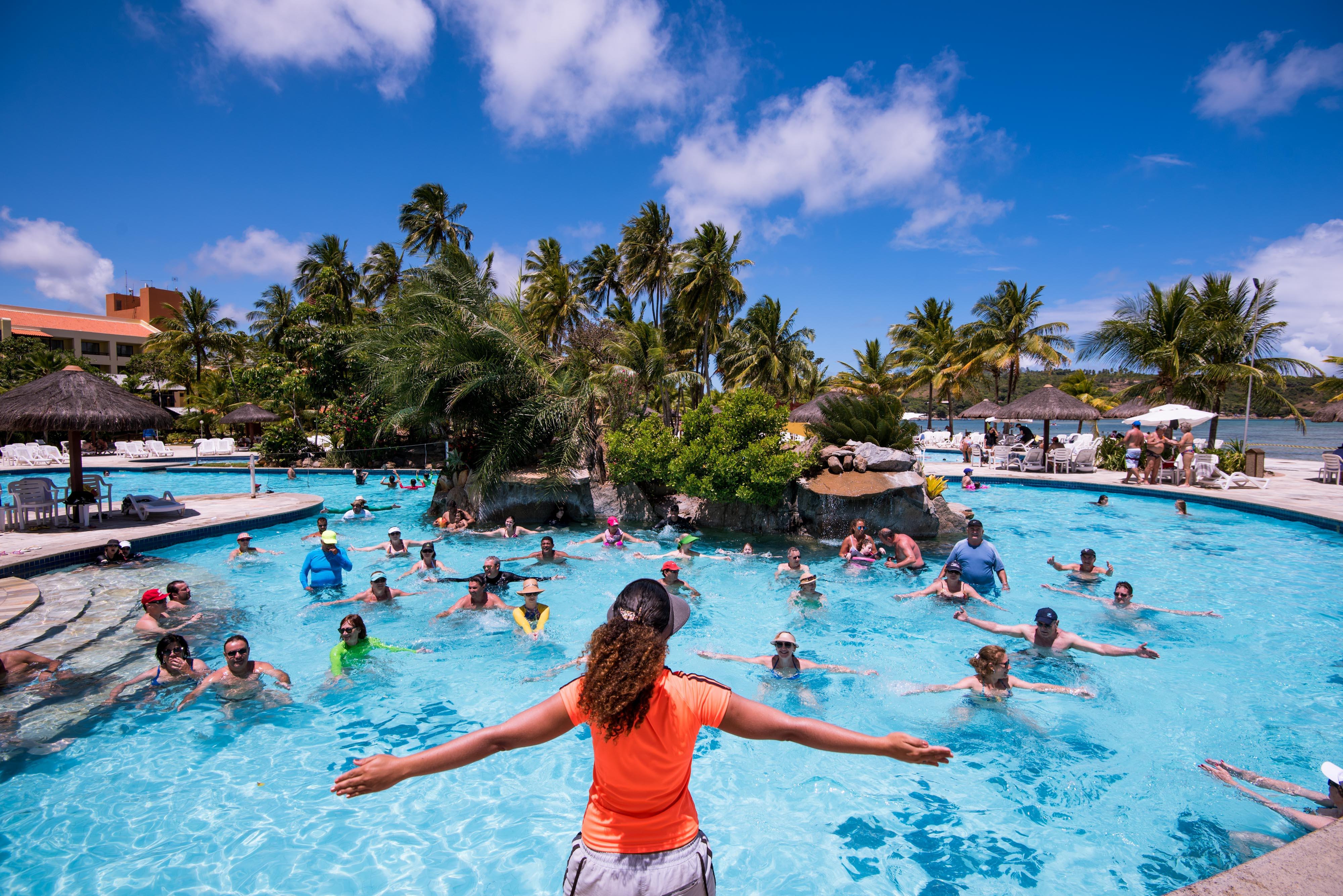 Vila Gale Cabo كابو دي سانتو اغوستي المظهر الخارجي الصورة A swimming pool at a resort in Cancun, Mexico