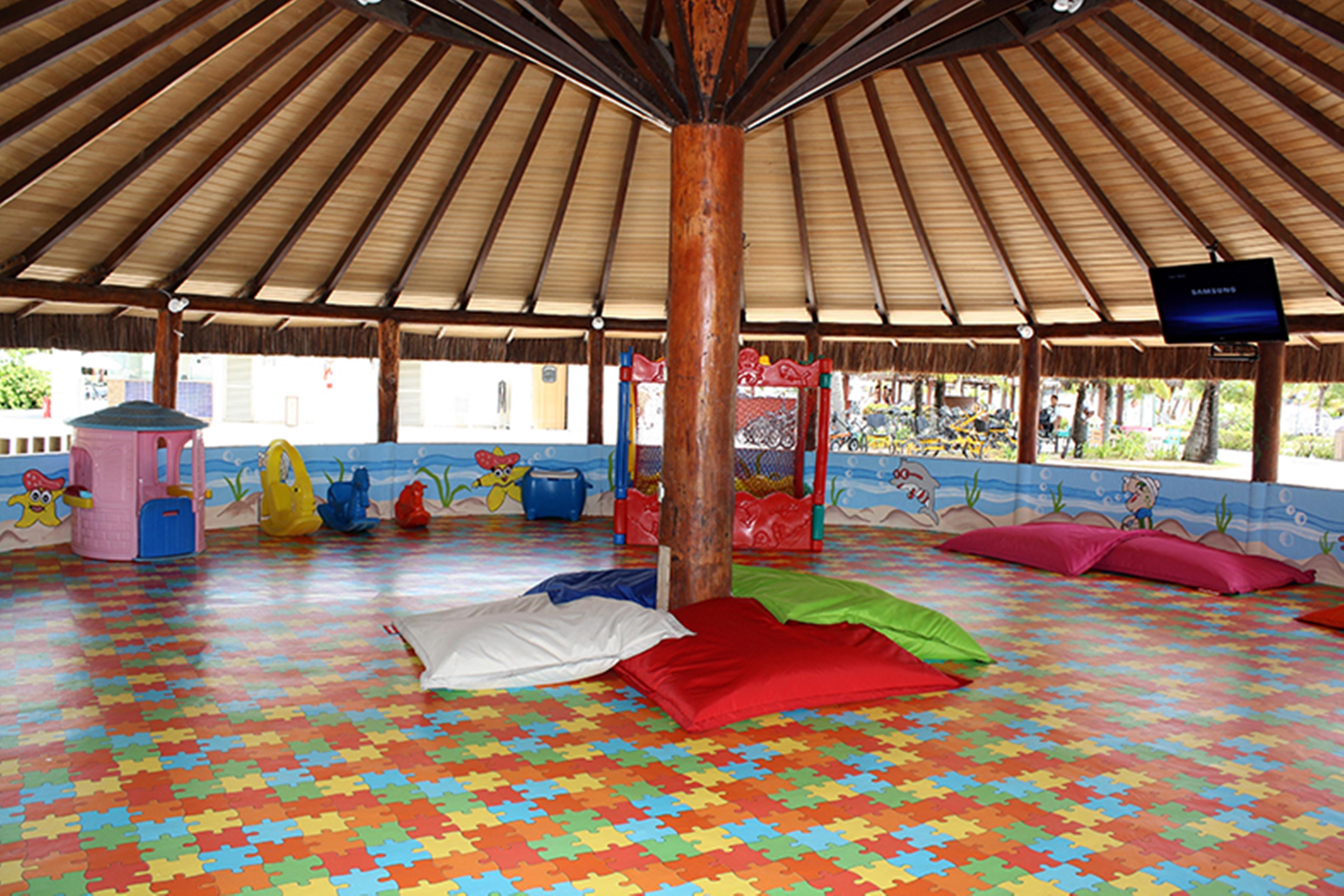 Vila Gale Cabo كابو دي سانتو اغوستي المظهر الخارجي الصورة The interior of the children's club at the resort
